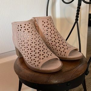 Barely worn Steve Madden girls sandal bootie